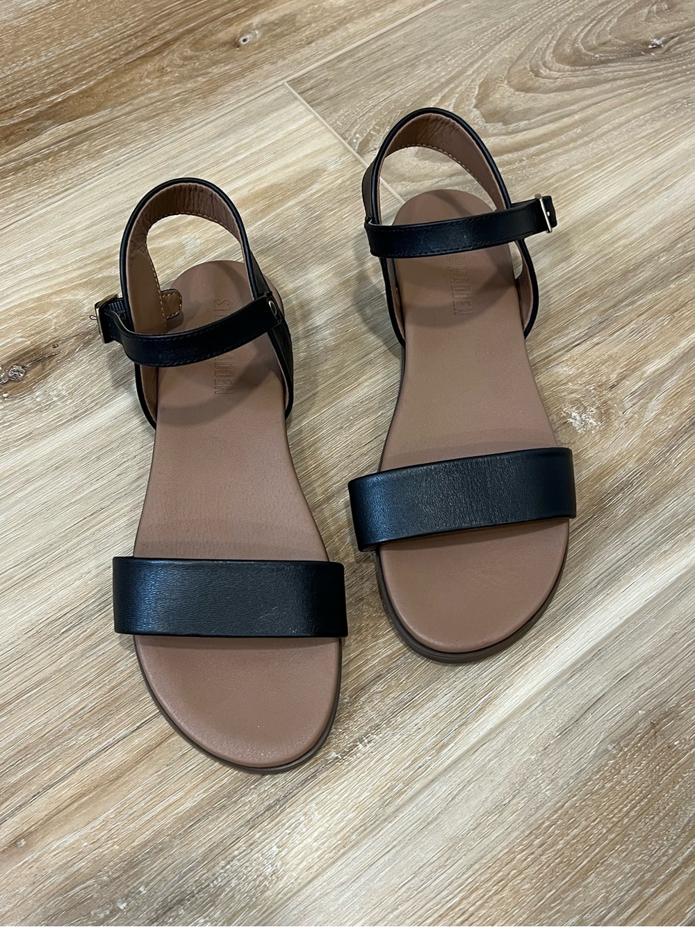 Steve Madden Women’s Black Ankle-Strap Dina Sandals Size 8